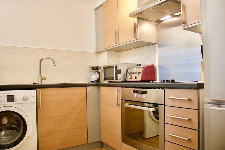 2 Bedroom Apartment In Granton Area