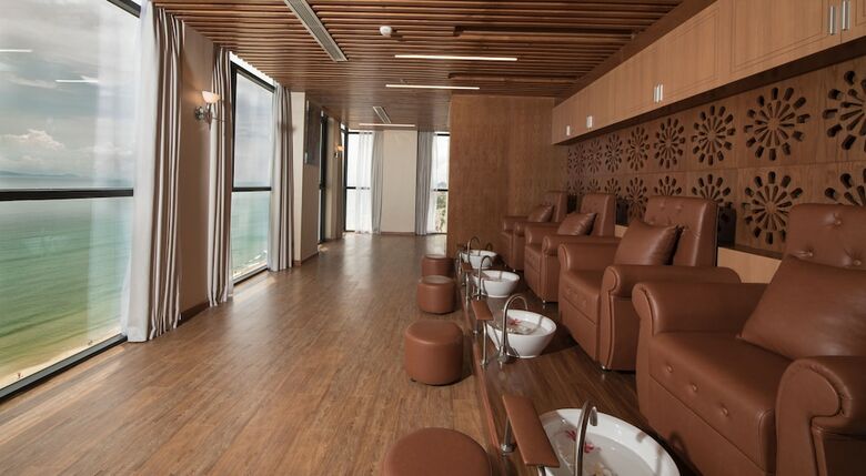 Haian Beach Hotel & Spa
