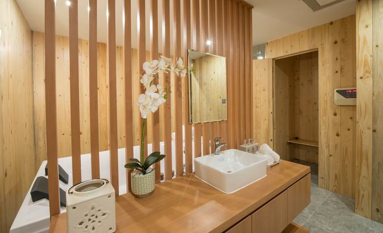 Haian Beach Hotel & Spa