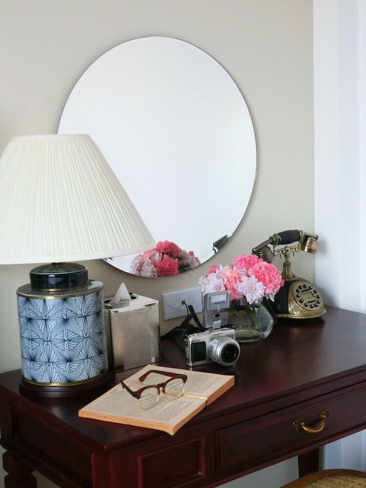 Bloom Boutique Hotel And Cafe