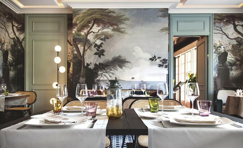 Le Manoir Hotel