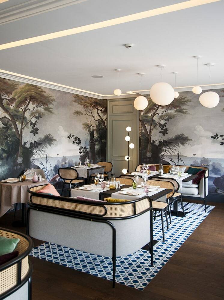 Le Manoir Hotel