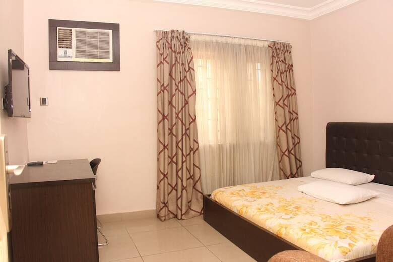 Hotel Kriscane Suites Annex