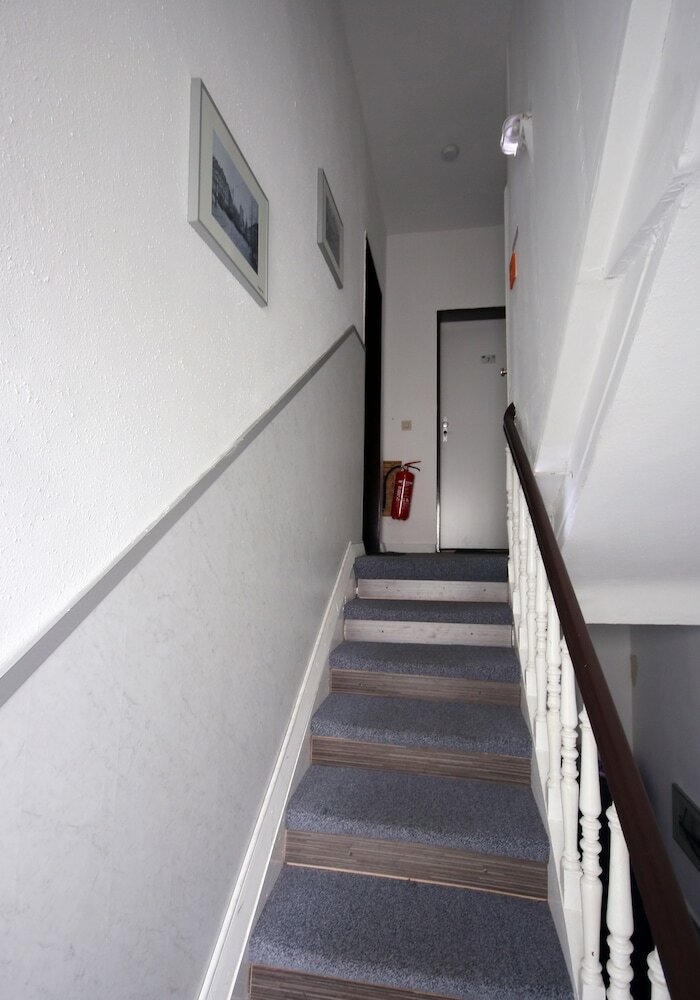 Hostal The Penny Pincher Inn - Hostel