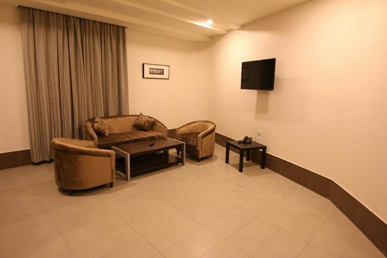 Fakhamet Al Hamra Hotel Apartments