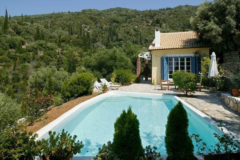 Agios Nikitas Villas
