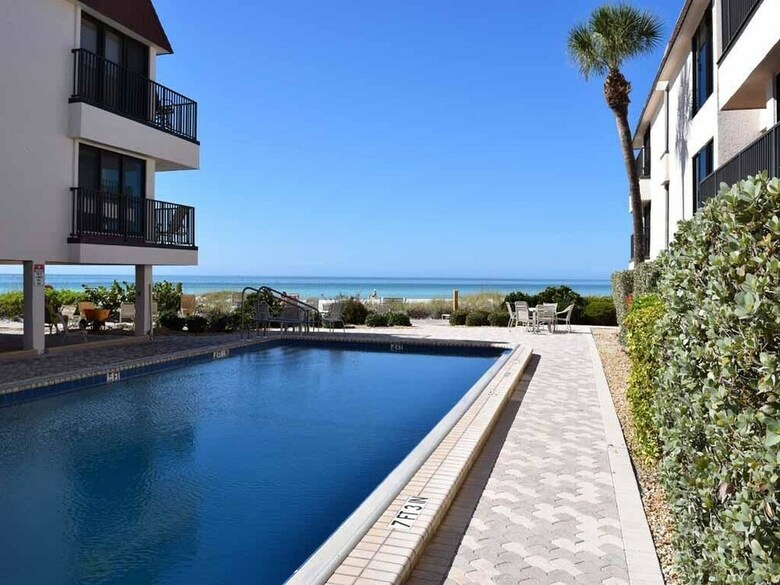 Waters Edge 102 N