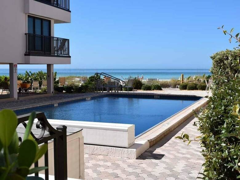 Waters Edge 102 N
