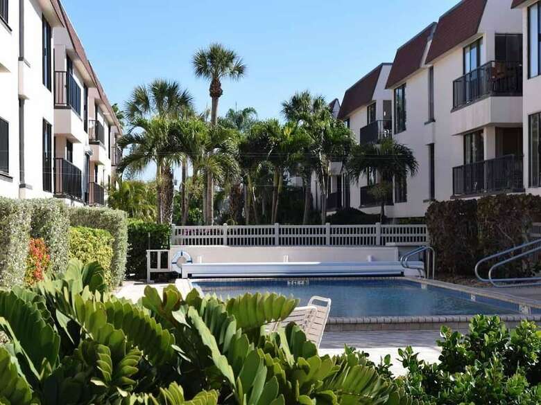 Waters Edge 102 N