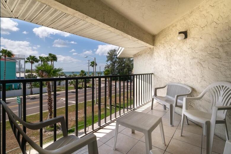 Bridgeport Condo 211