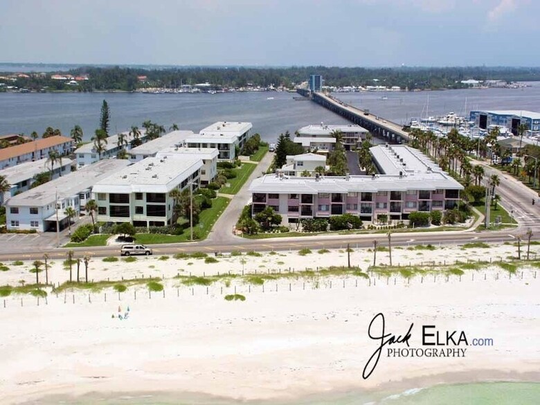 Bridgeport Condo 211