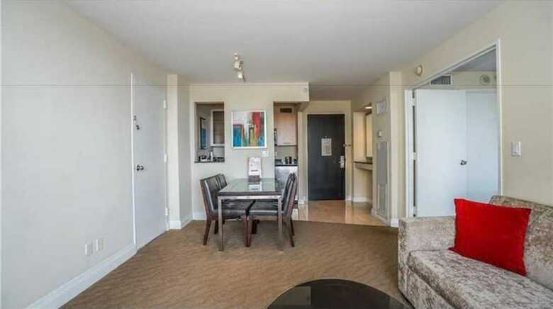 Beautiful Galleryone Condo 1-1 5th Floor