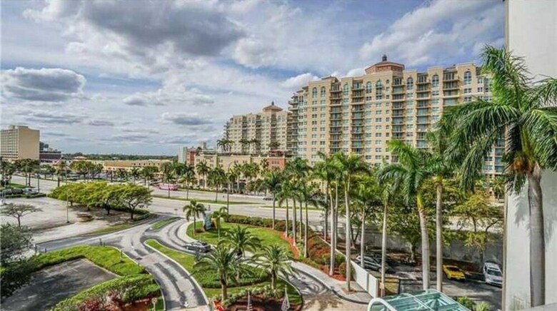 Beautiful Galleryone Condo 1-1 5th Floor