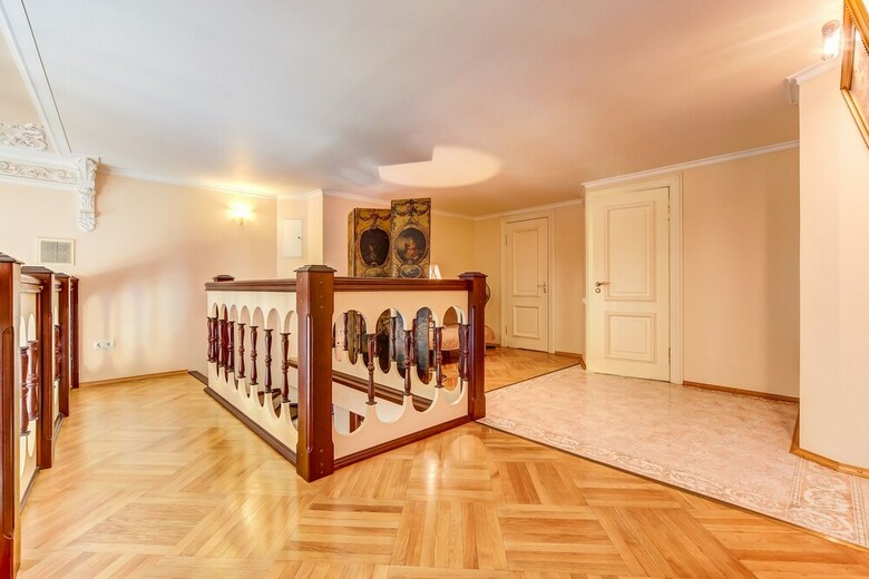 Home4day Spacious Apartment By The Hermitage