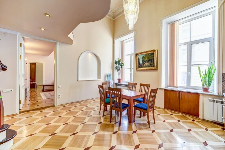 Home4day Spacious Apartment By The Hermitage