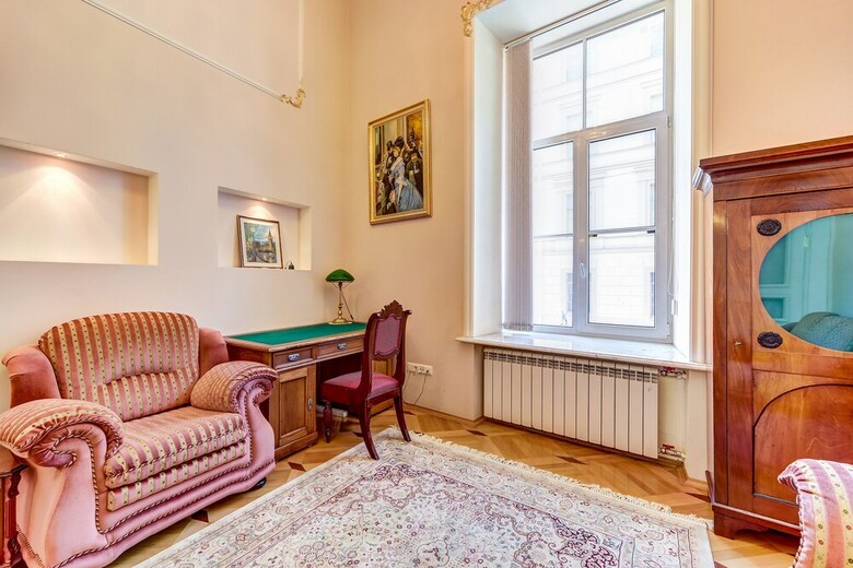 Home4day Spacious Apartment By The Hermitage