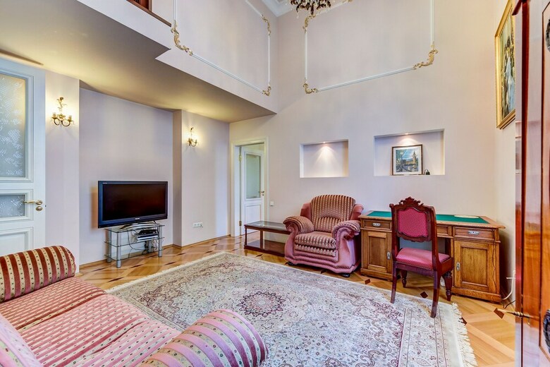 Home4day Spacious Apartment By The Hermitage