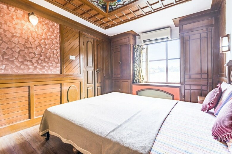 Guesthouser 3 Bhk Houseboat E567