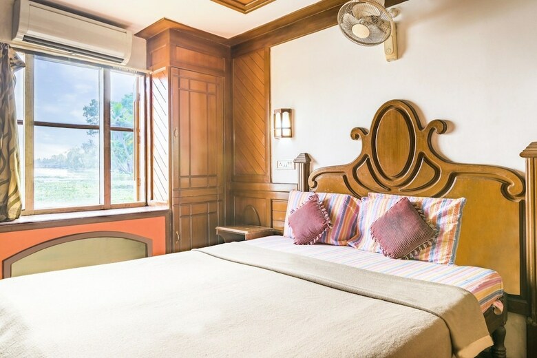 Guesthouser 3 Bhk Houseboat E567