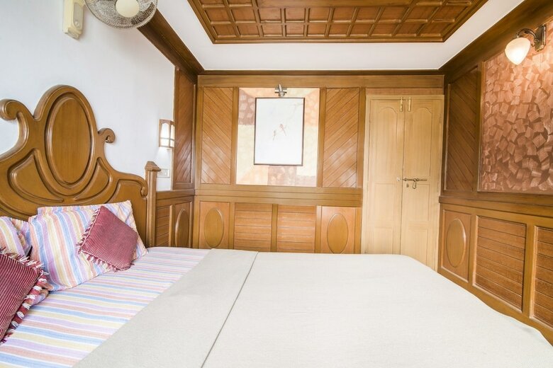 Guesthouser 3 Bhk Houseboat E567