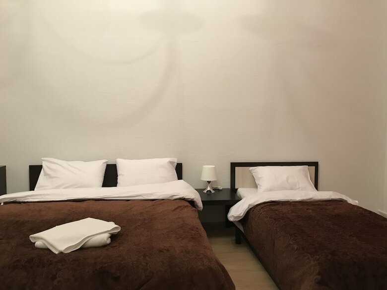 Hotel Avers House