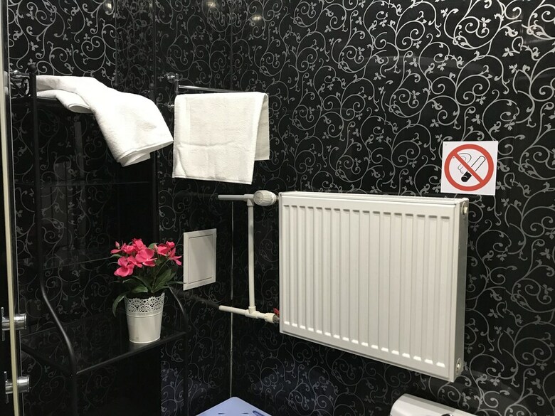 Hotel Avers House