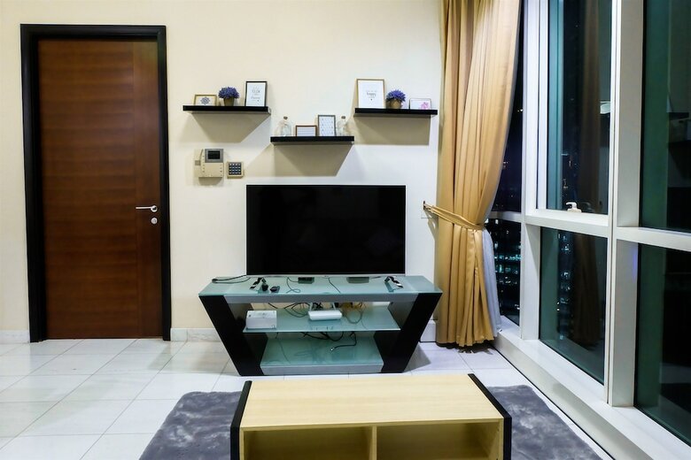 2 Bedroom Luxury The Peak Apartment By Travelio