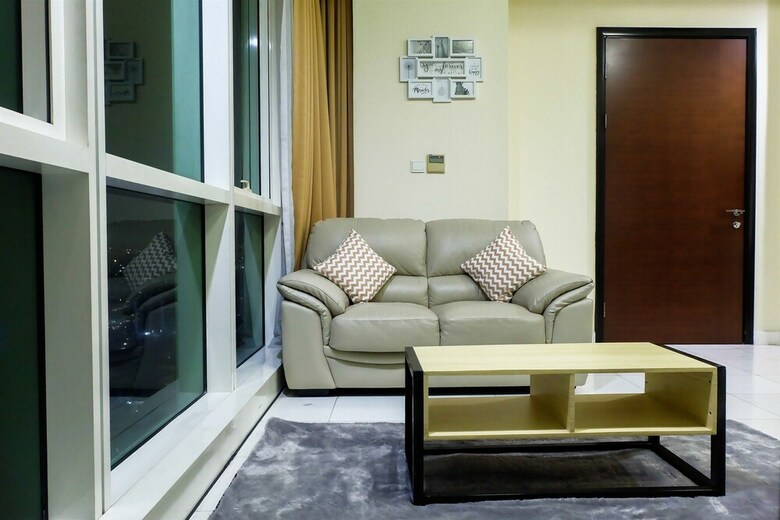 2 Bedroom Luxury The Peak Apartment By Travelio
