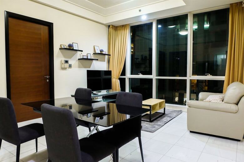 2 Bedroom Luxury The Peak Apartment By Travelio