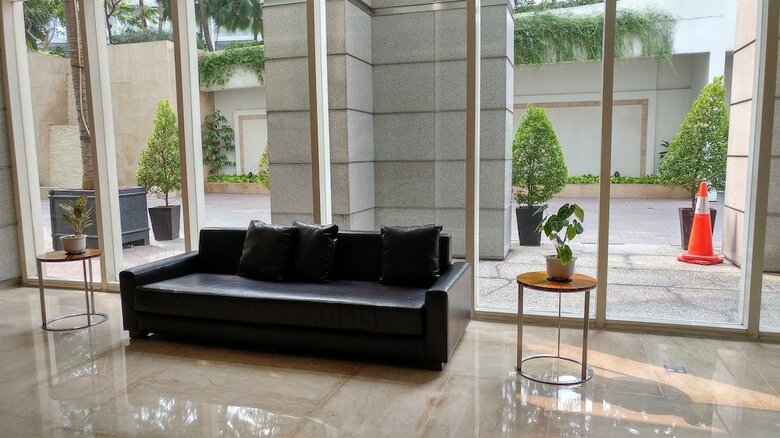 2 Bedroom Luxury The Peak Apartment By Travelio