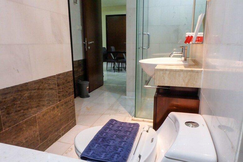 2 Bedroom Luxury The Peak Apartment By Travelio