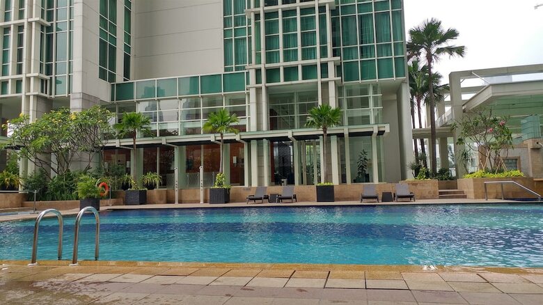 2 Bedroom Luxury The Peak Apartment By Travelio