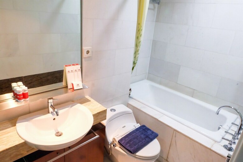 2 Bedroom Luxury The Peak Apartment By Travelio