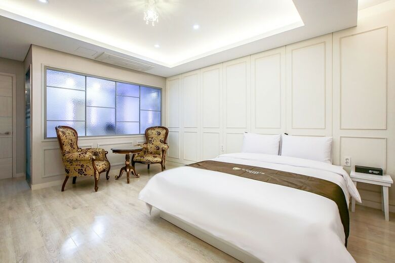Cygnus Hotel