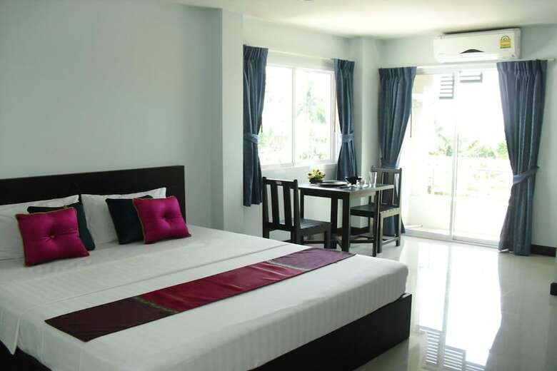 Hotel Raya Rawai Place