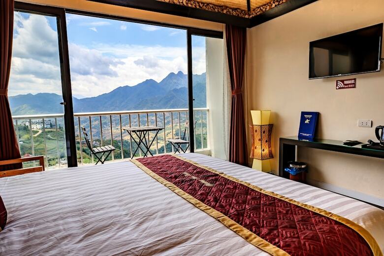 Phuong Nam Mountain View Hotel