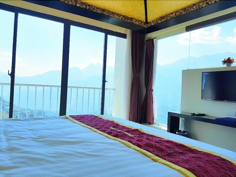 Phuong Nam Mountain View Hotel