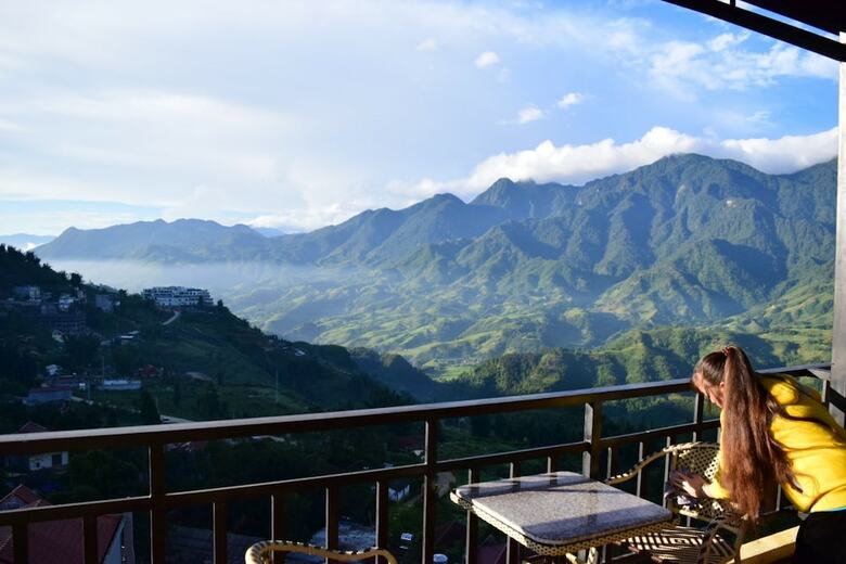 Phuong Nam Mountain View Hotel