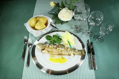 Hostal Hotel Gr�ne Tanne Mandelholz