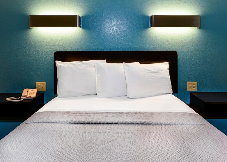 Motel 6 Ontario