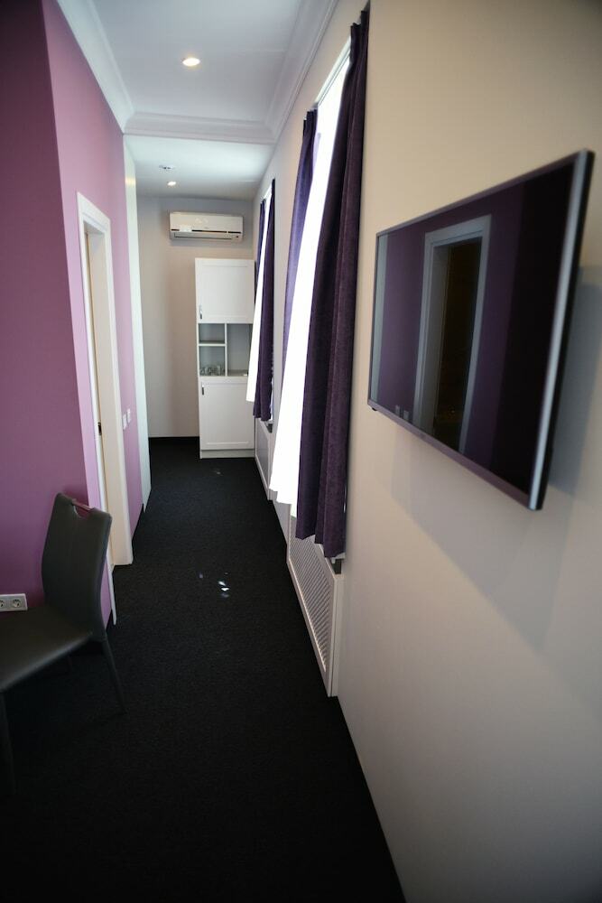 Voyage Hotel