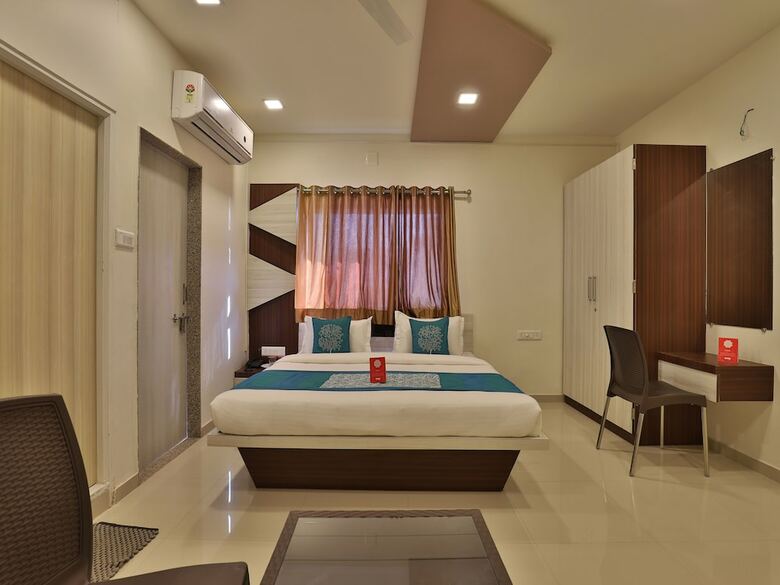 Oyo 11750 Hotel Starz