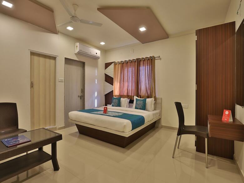Oyo 11750 Hotel Starz