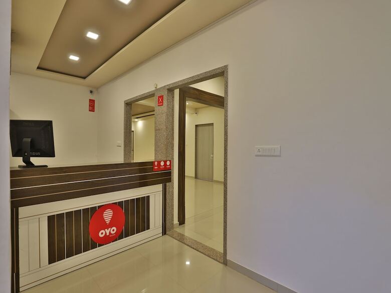 Oyo 11750 Hotel Starz