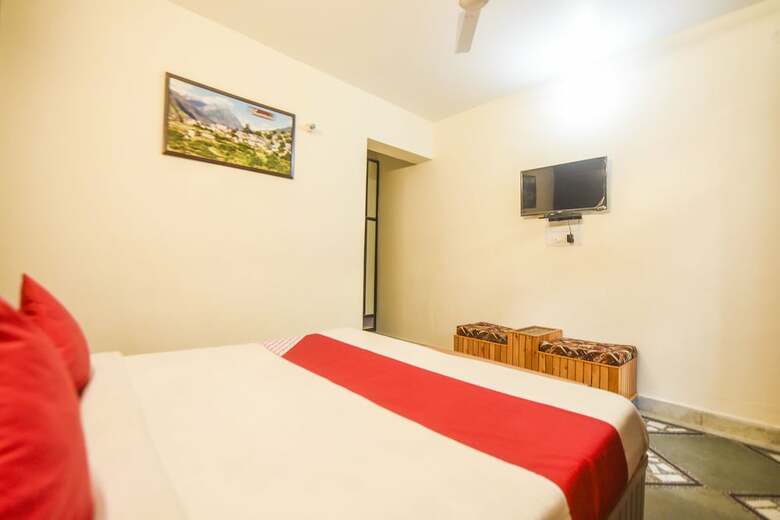 Hotel Oyo 12411 Woodside Guest House