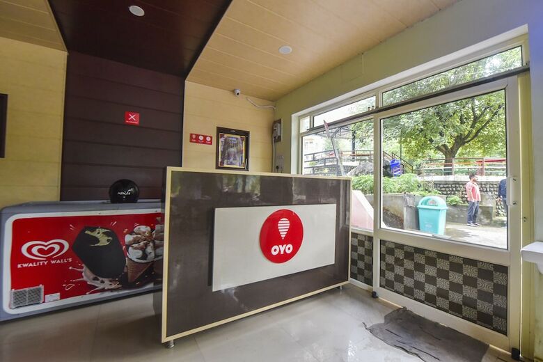 Hotel Oyo 12411 Woodside Guest House