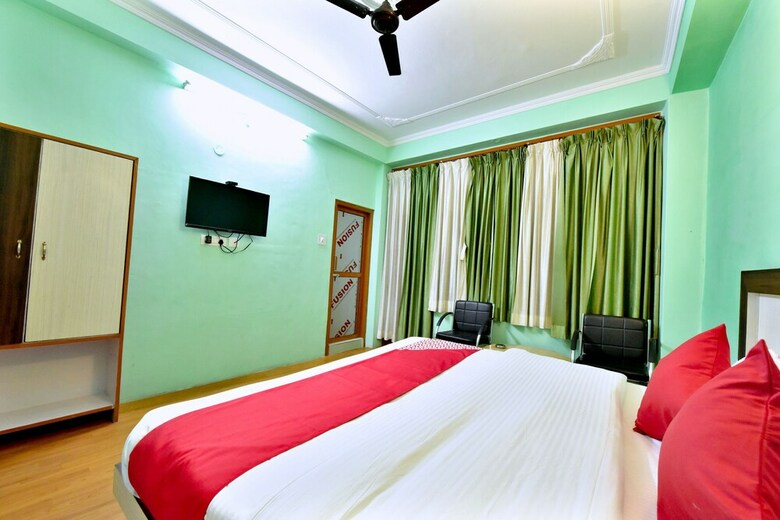 Oyo 12740 Hotel Amandeep
