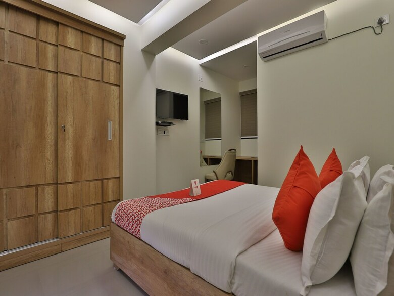 Oyo 12462 Hotel Shiv Inn
