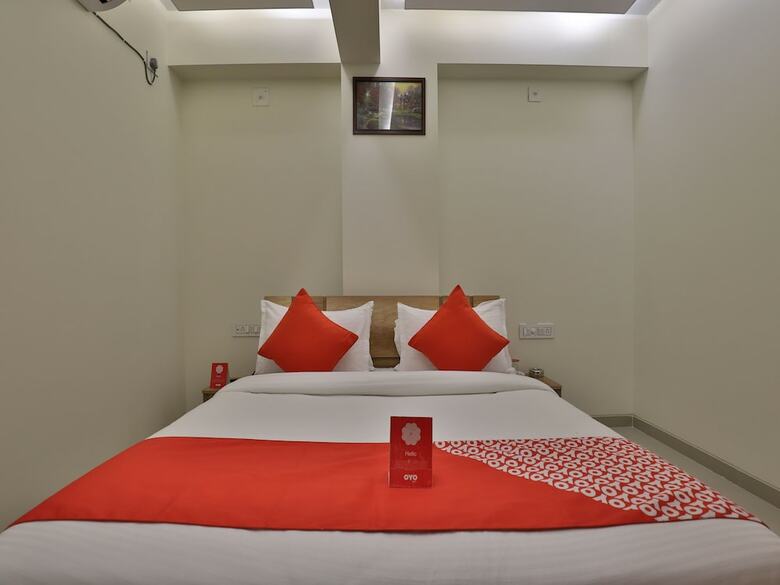 Oyo 12462 Hotel Shiv Inn
