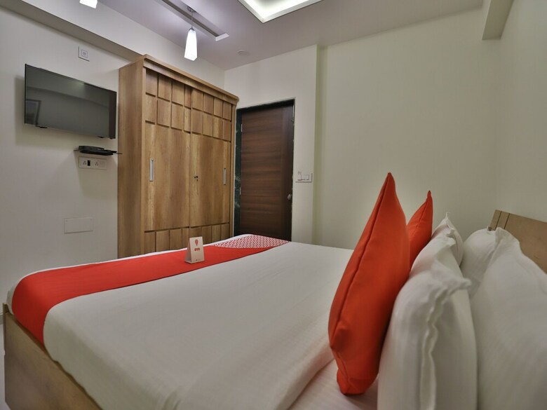 Oyo 12462 Hotel Shiv Inn